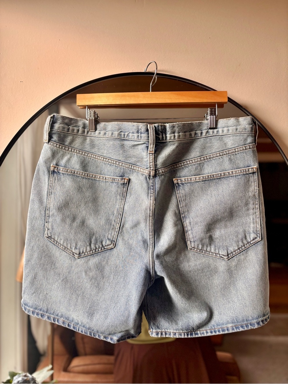 AGOLDE | criss cross mid length shorts | size 34 - Picture 3 of 4